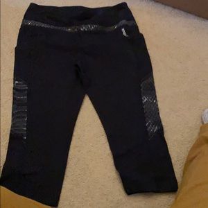 Black crop leggings with snakeskin design